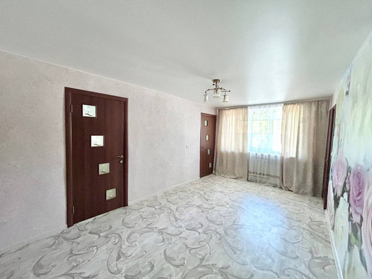 Продам трехкомнатную (3-комн.) квартиру, 2-й Гвардейской Армии ул, 47, Симферополь г