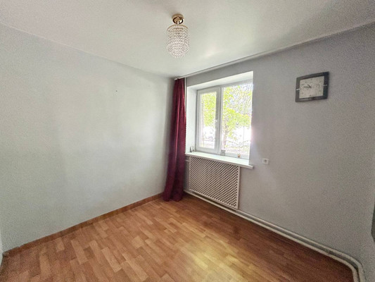 Продам трехкомнатную (3-комн.) квартиру, 2-й Гвардейской Армии ул, 47, Симферополь г