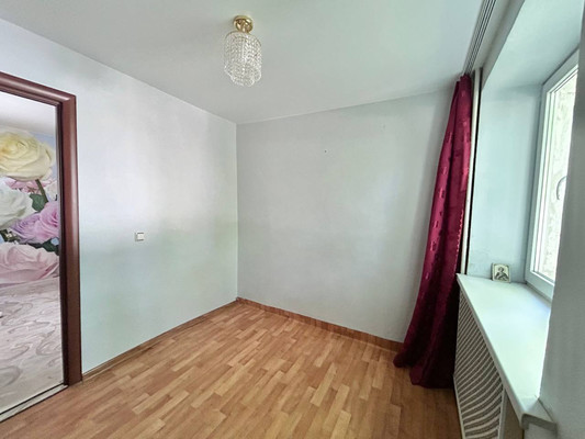 Продам трехкомнатную (3-комн.) квартиру, 2-й Гвардейской Армии ул, 47, Симферополь г