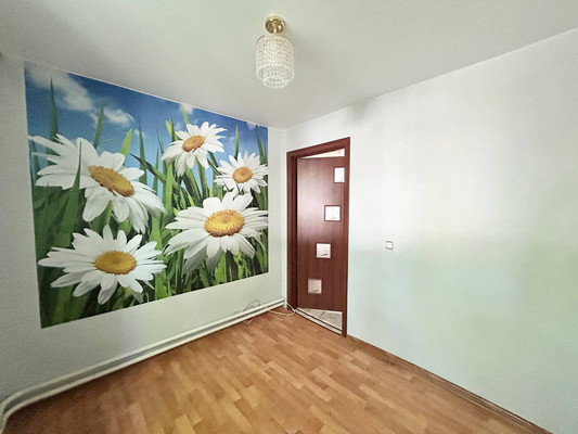 Продам трехкомнатную (3-комн.) квартиру, 2-й Гвардейской Армии ул, 47, Симферополь г