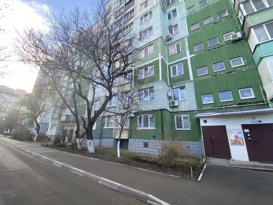 Продам трехкомнатную (3-комн.) квартиру, Маршала Жукова ул, 27, Симферополь г