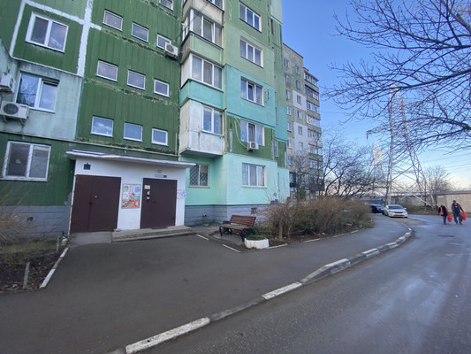 Продам трехкомнатную (3-комн.) квартиру, Маршала Жукова ул, 27, Симферополь г