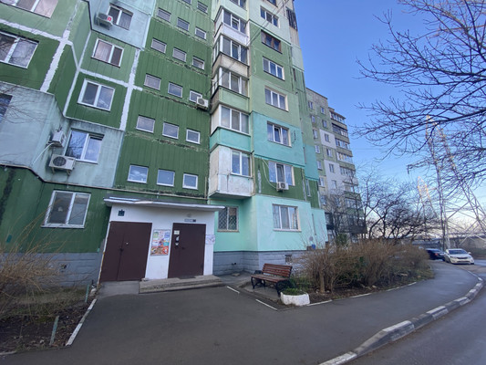 Продам трехкомнатную (3-комн.) квартиру, Маршала Жукова ул, 27, Симферополь г