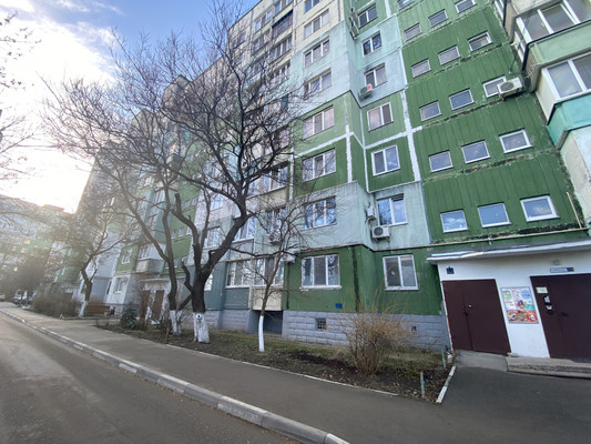 Продам трехкомнатную (3-комн.) квартиру, Маршала Жукова ул, 27, Симферополь г