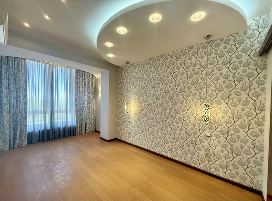 Продам трехкомнатную (3-комн.) квартиру, И.Франко б-р, 6в, Симферополь г