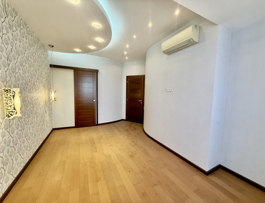 Продам трехкомнатную (3-комн.) квартиру, И.Франко б-р, 6в, Симферополь г