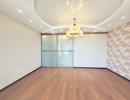 Продам трехкомнатную (3-комн.) квартиру, И.Франко б-р, 6в, Симферополь г