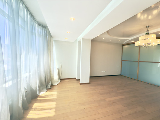 Продам трехкомнатную (3-комн.) квартиру, И.Франко б-р, 6в, Симферополь г