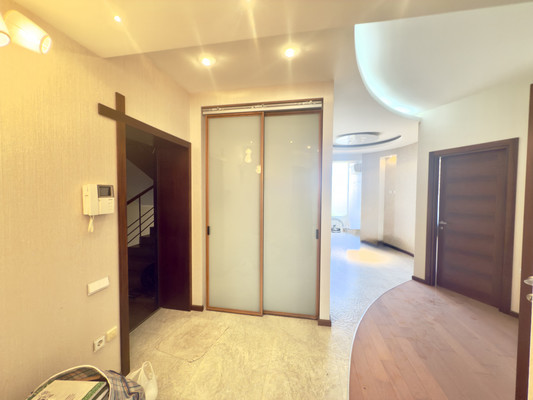 Продам трехкомнатную (3-комн.) квартиру, И.Франко б-р, 6в, Симферополь г