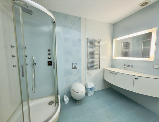 Продам трехкомнатную (3-комн.) квартиру, И.Франко б-р, 6в, Симферополь г