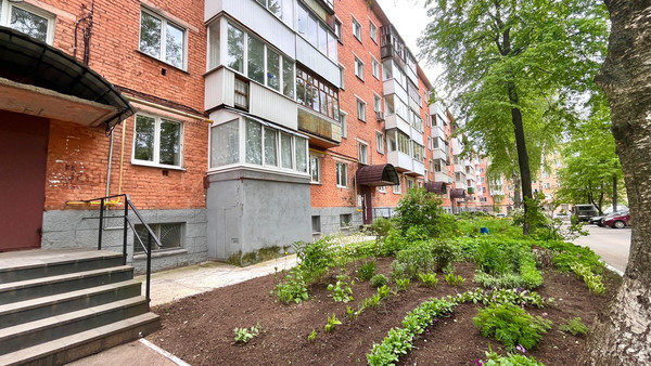 Продам двухкомнатную (2-комн.) квартиру, 1 Мая ул, 83, Воткинск г
