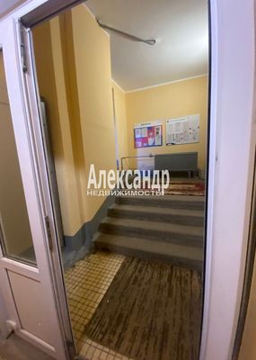 Продам многокомнатную квартиру, Шлиссельбургский пр-кт, 5к2, Санкт-Петербург г
