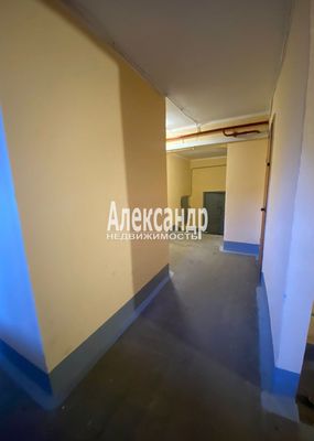 Продам многокомнатную квартиру, Шлиссельбургский пр-кт, 5к2, Санкт-Петербург г