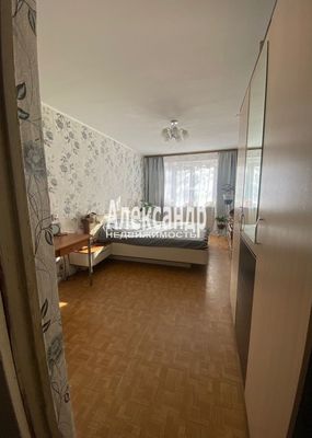 Продам многокомнатную квартиру, Шлиссельбургский пр-кт, 5к2, Санкт-Петербург г