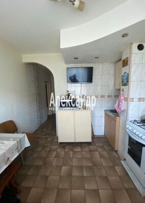 Продам многокомнатную квартиру, Шлиссельбургский пр-кт, 5к2, Санкт-Петербург г