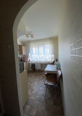 Продам многокомнатную квартиру, Шлиссельбургский пр-кт, 5к2, Санкт-Петербург г