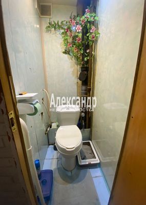 Продам многокомнатную квартиру, Шлиссельбургский пр-кт, 5к2, Санкт-Петербург г