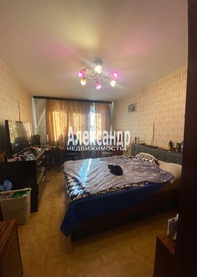 Продам многокомнатную квартиру, Шлиссельбургский пр-кт, 5к2, Санкт-Петербург г