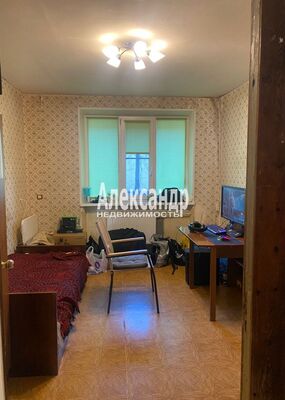 Продам многокомнатную квартиру, Шлиссельбургский пр-кт, 5к2, Санкт-Петербург г