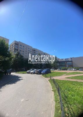 Продам многокомнатную квартиру, Шлиссельбургский пр-кт, 5к2, Санкт-Петербург г