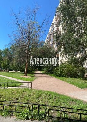Продам многокомнатную квартиру, Шлиссельбургский пр-кт, 5к2, Санкт-Петербург г