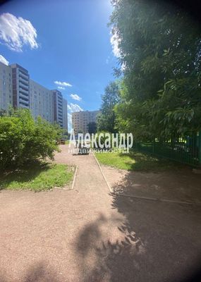 Продам многокомнатную квартиру, Шлиссельбургский пр-кт, 5к2, Санкт-Петербург г