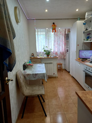 Продам двухкомнатную (2-комн.) квартиру, Ленина ул, 13, Удобный п