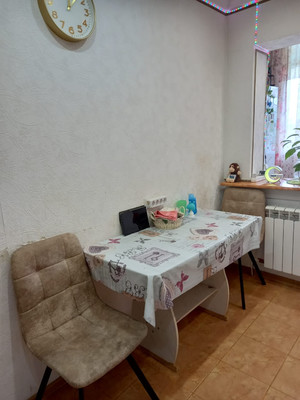Продам двухкомнатную (2-комн.) квартиру, Ленина ул, 13, Удобный п