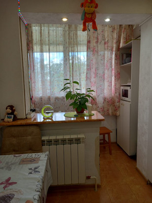 Продам двухкомнатную (2-комн.) квартиру, Ленина ул, 13, Удобный п