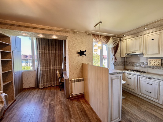 Продам однокомнатную (1-комн.) квартиру, Строителей ул, 6, Молодежное пгт