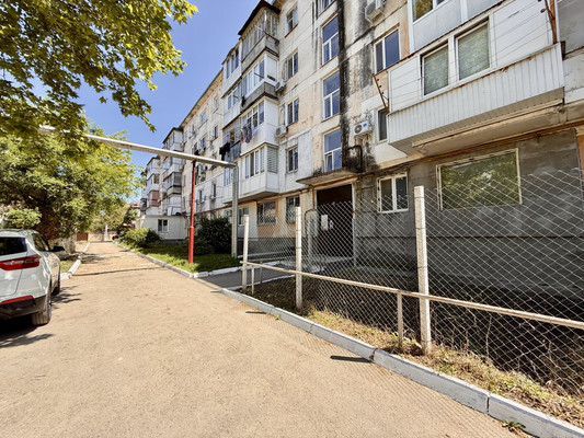 Продам однокомнатную (1-комн.) квартиру, Строителей ул, 6, Молодежное пгт