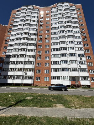 Продам двухкомнатную (2-комн.) квартиру, 65 лет Победы б-р, 6а, Серпухов г