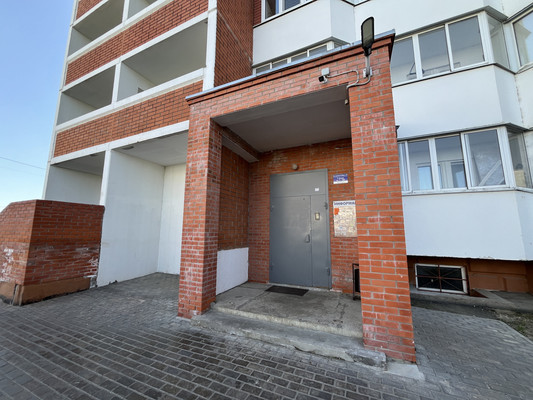 Продам двухкомнатную (2-комн.) квартиру, 65 лет Победы б-р, 6а, Серпухов г