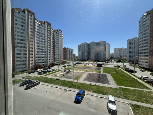 Продам двухкомнатную (2-комн.) квартиру, 65 лет Победы б-р, 6а, Серпухов г