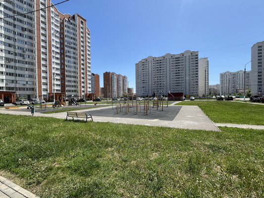 Продам двухкомнатную (2-комн.) квартиру, 65 лет Победы б-р, 6а, Серпухов г