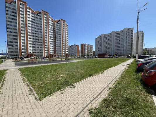 Продам двухкомнатную (2-комн.) квартиру, 65 лет Победы б-р, 6а, Серпухов г