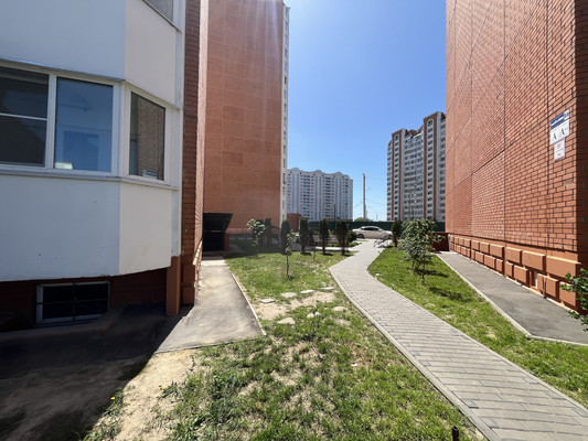 Продам двухкомнатную (2-комн.) квартиру, 65 лет Победы б-р, 6а, Серпухов г