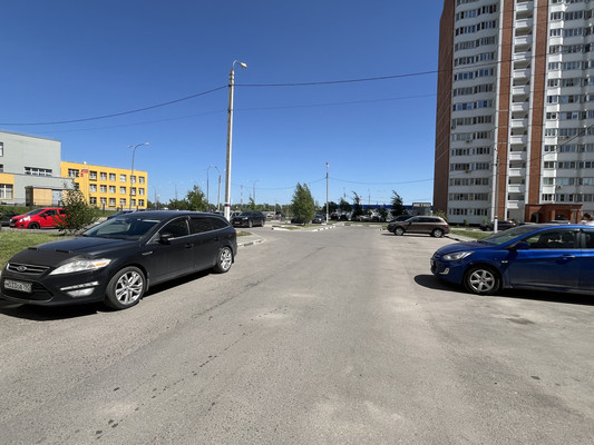 Продам двухкомнатную (2-комн.) квартиру, 65 лет Победы б-р, 6а, Серпухов г