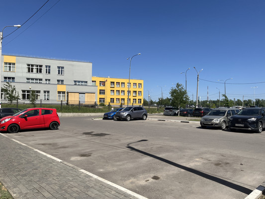 Продам двухкомнатную (2-комн.) квартиру, 65 лет Победы б-р, 6а, Серпухов г
