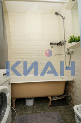 Продам двухкомнатную (2-комн.) квартиру, Молокова ул, 10, Красноярск г