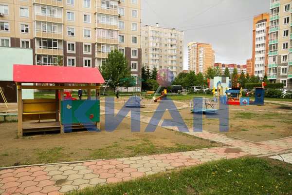 Продам двухкомнатную (2-комн.) квартиру, Молокова ул, 10, Красноярск г