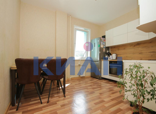 Продам двухкомнатную (2-комн.) квартиру, Александра Матросова ул, 32, Красноярск г
