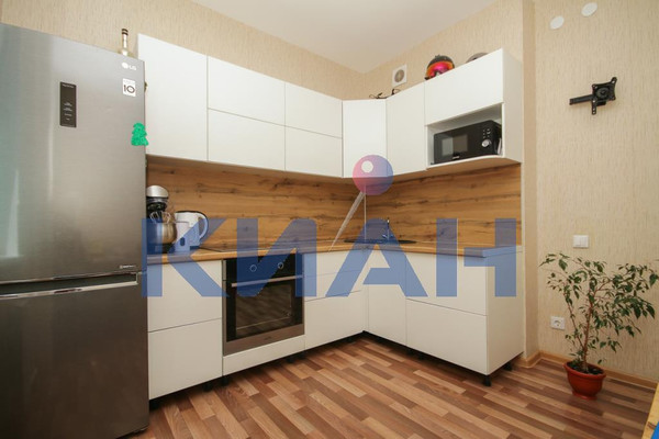 Продам двухкомнатную (2-комн.) квартиру, Александра Матросова ул, 32, Красноярск г