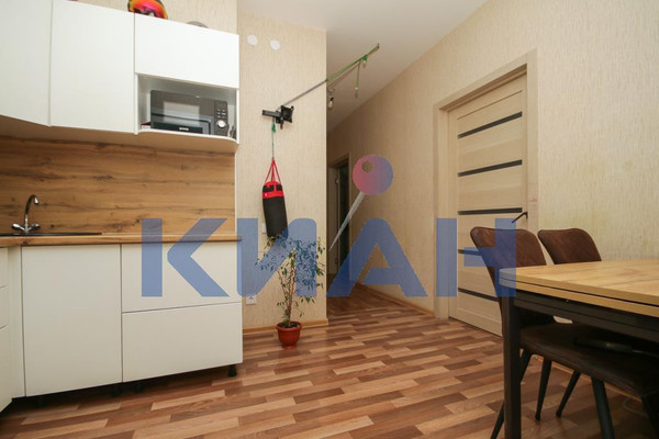 Продам двухкомнатную (2-комн.) квартиру, Александра Матросова ул, 32, Красноярск г