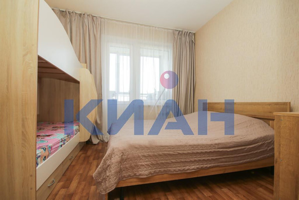 Продам двухкомнатную (2-комн.) квартиру, Александра Матросова ул, 32, Красноярск г