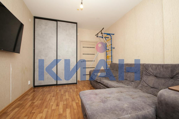Продам двухкомнатную (2-комн.) квартиру, Александра Матросова ул, 32, Красноярск г