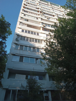 Продам трехкомнатную (3-комн.) квартиру, Кленовый б-р, 13к2, Москва г