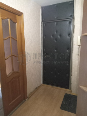 Продам трехкомнатную (3-комн.) квартиру, Кленовый б-р, 13к2, Москва г