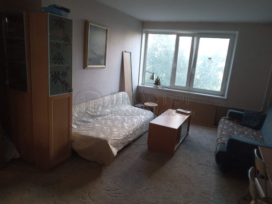 Продам трехкомнатную (3-комн.) квартиру, Кленовый б-р, 13к2, Москва г