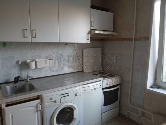 Продам трехкомнатную (3-комн.) квартиру, Кленовый б-р, 13к2, Москва г